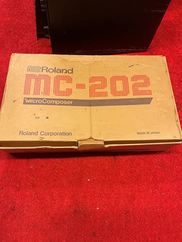 Roland-MC202